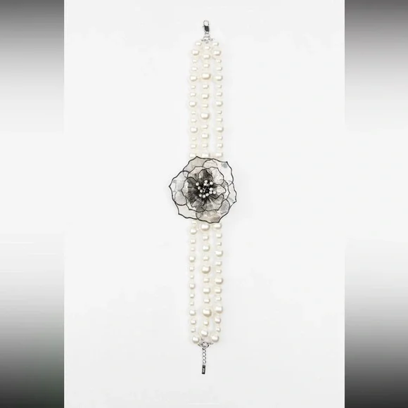 Shimmery floral pearl necklace - Picture 5 of 6